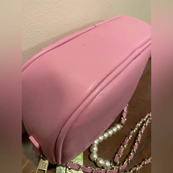 NWT Badgley Mischka (Minor Flaws) Diamond Quilted Camera Bag W/Pearls - Picture 11 of 13